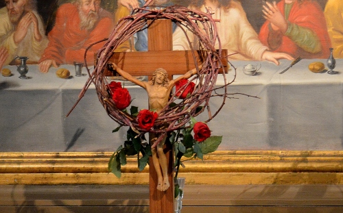 Krucifix i Heliga Trefaldighets kyrka i Arboga på långfredagen